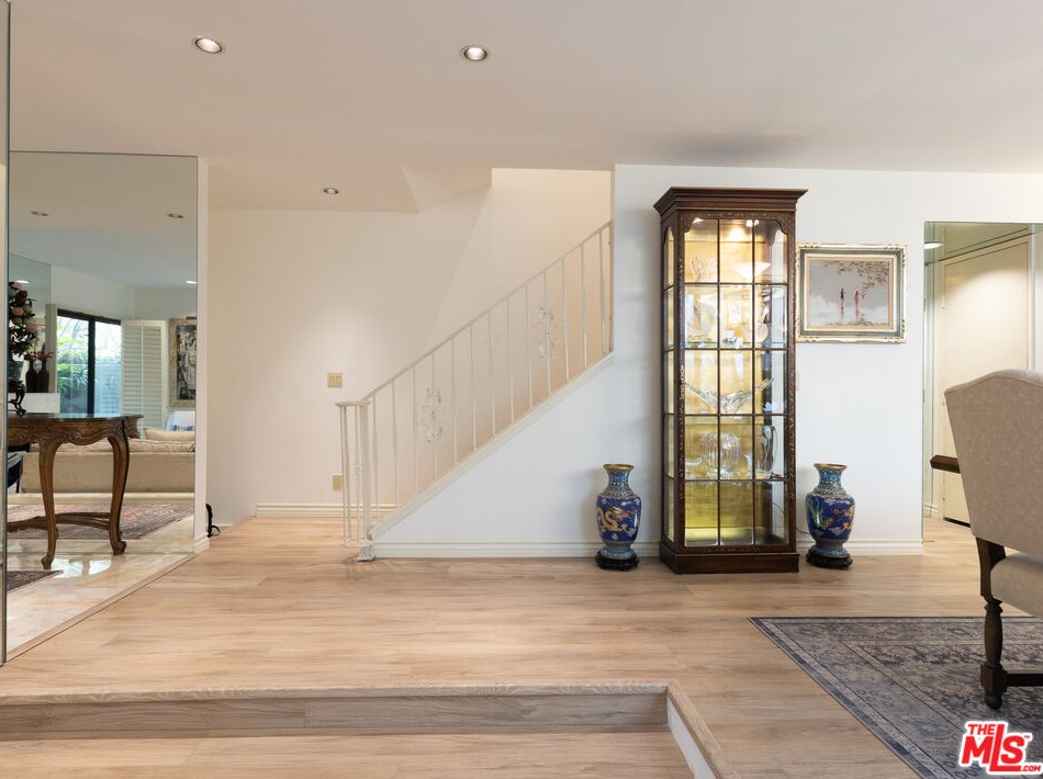 2393 Century Hl, Los Angeles CA  90067-3508 exterior