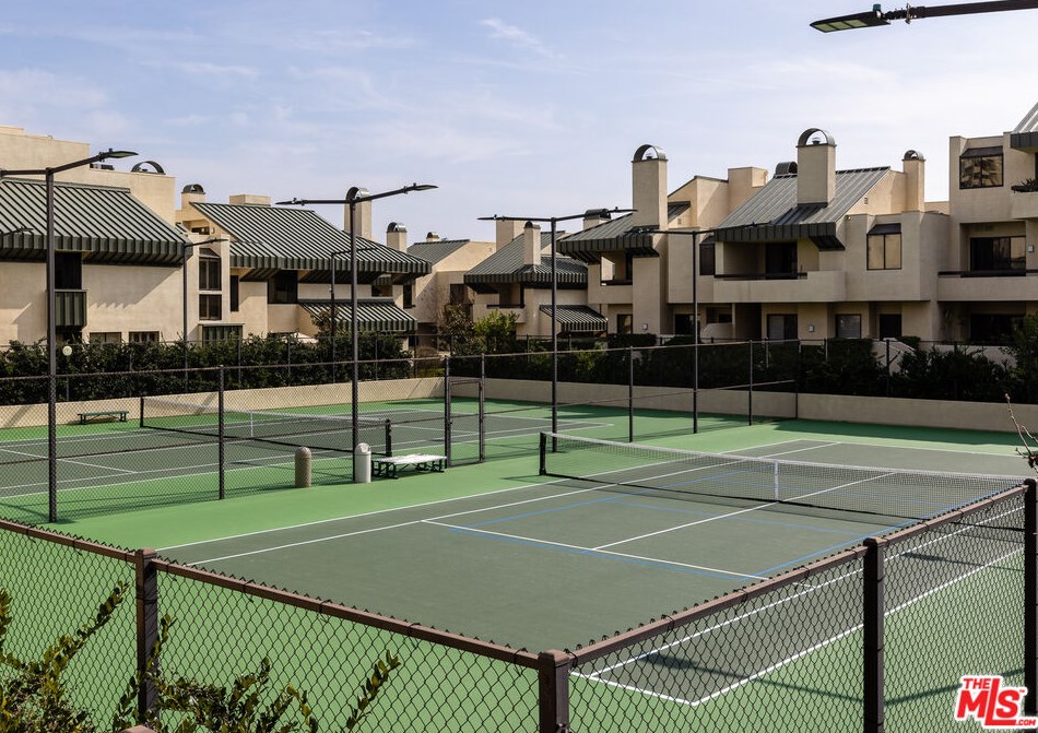 2393 Century Hl, Los Angeles CA  90067-3508 exterior