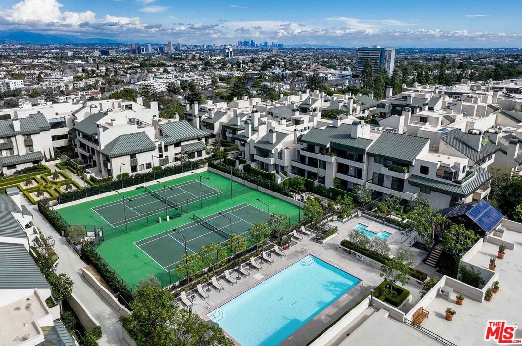 2393 Century Hl, Los Angeles CA  90067-3508 exterior