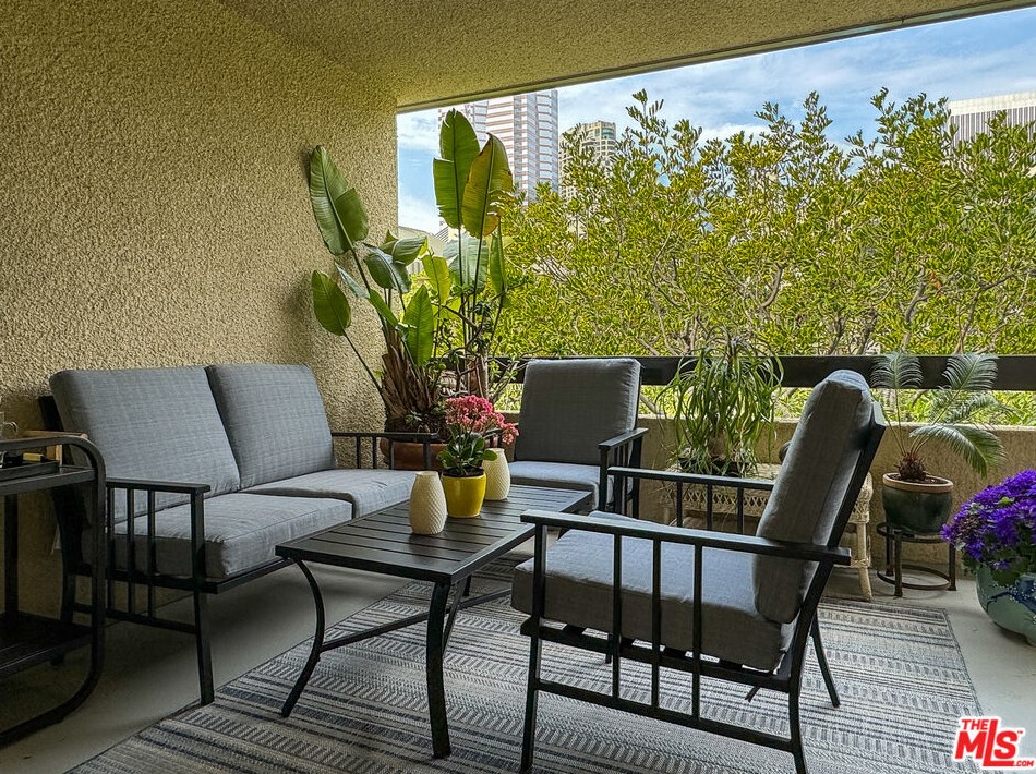 2393 Century Hl, Los Angeles CA  90067-3508 exterior