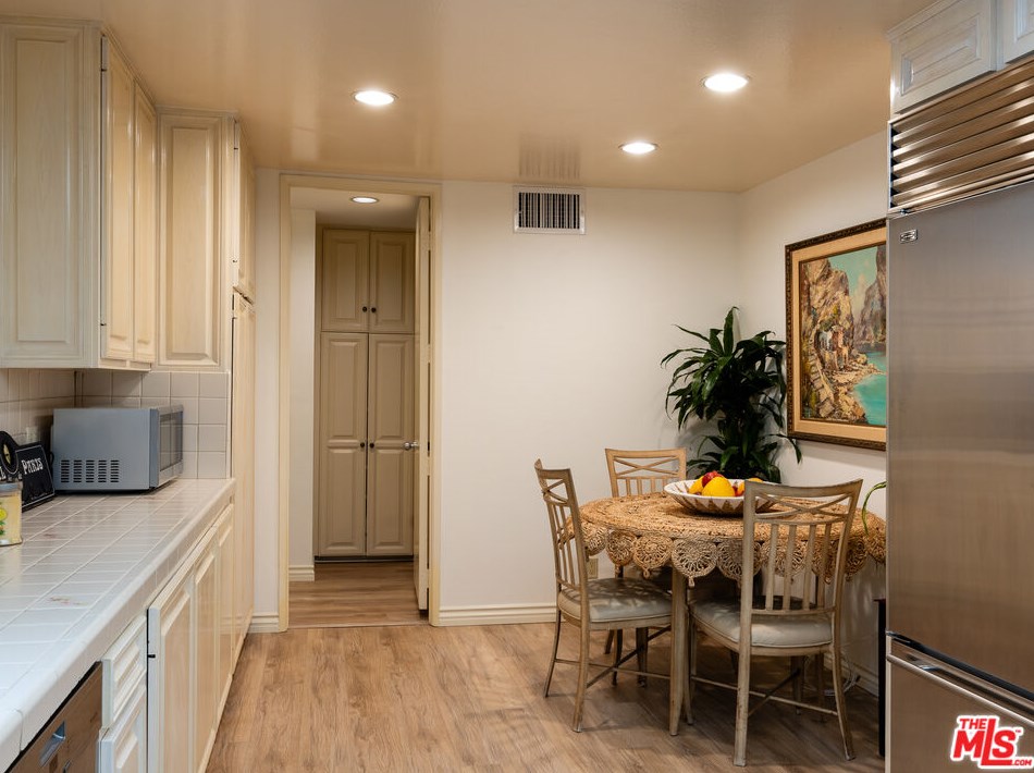 2393 Century Hl, Los Angeles CA  90067-3508 exterior