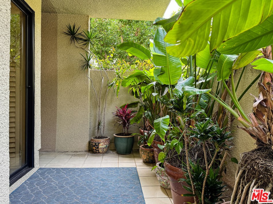 2393 Century Hl, Los Angeles CA  90067-3508 exterior