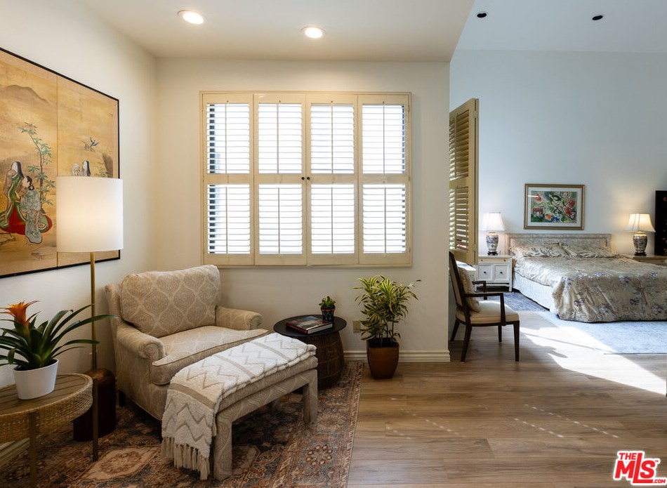 2393 Century Hl, Los Angeles CA  90067-3508 exterior