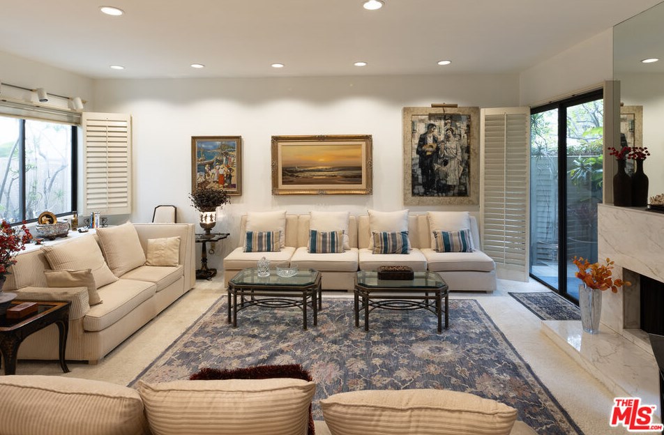 2393 Century Hl, Los Angeles CA  90067-3508 exterior