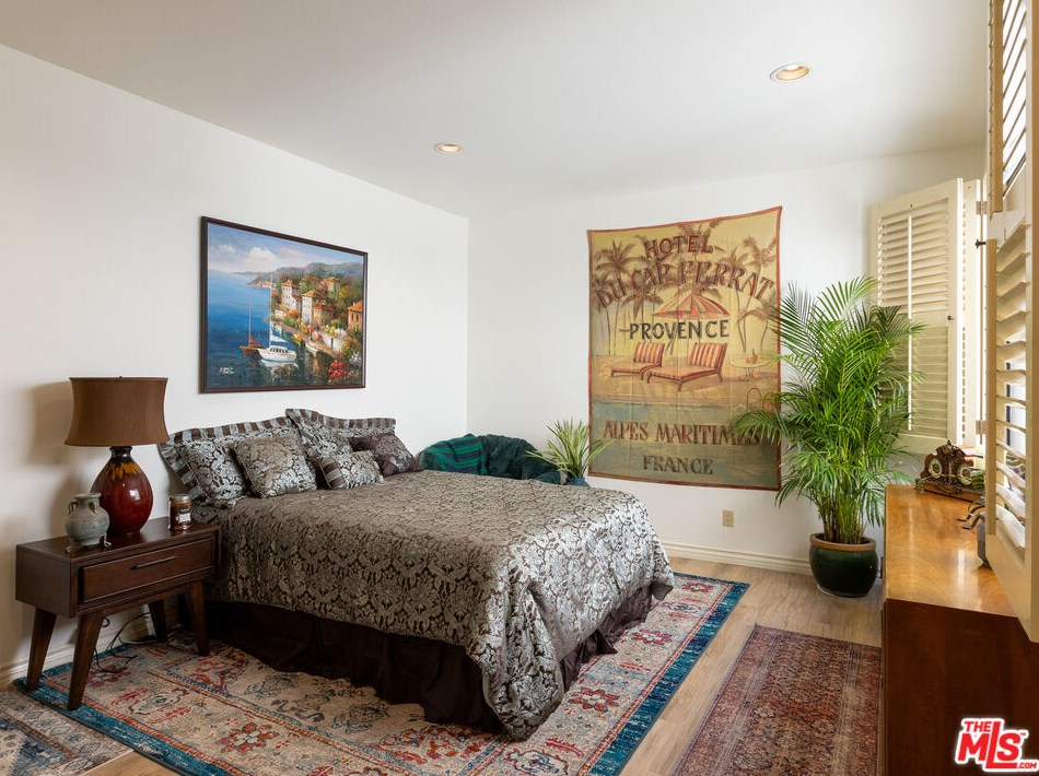 2393 Century Hl, Los Angeles CA  90067-3508 exterior