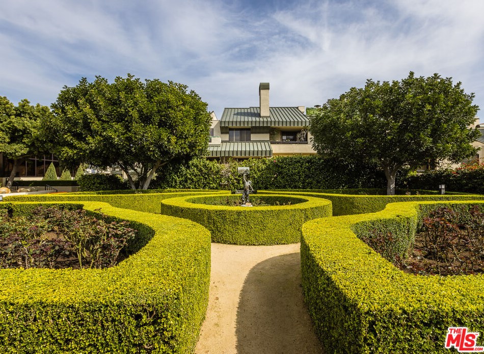 2393 Century Hl, Los Angeles CA  90067-3508 exterior