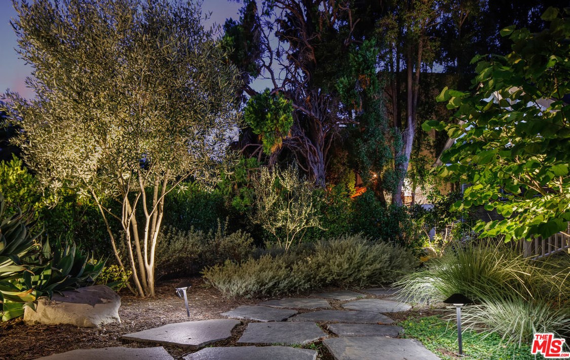 909 Sanborn Ave, Los Angeles CA  90029-3017 exterior