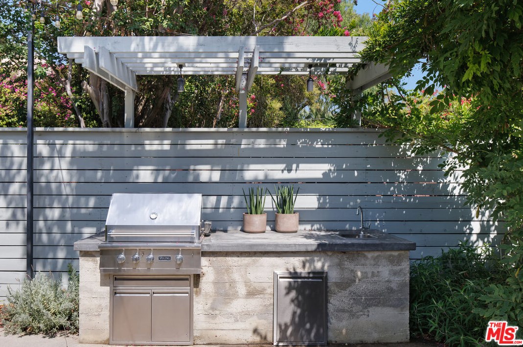 909 Sanborn Ave, Los Angeles CA  90029-3017 exterior