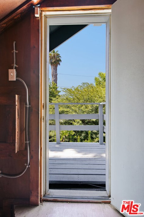 909 Sanborn Ave, Los Angeles CA  90029-3017 exterior