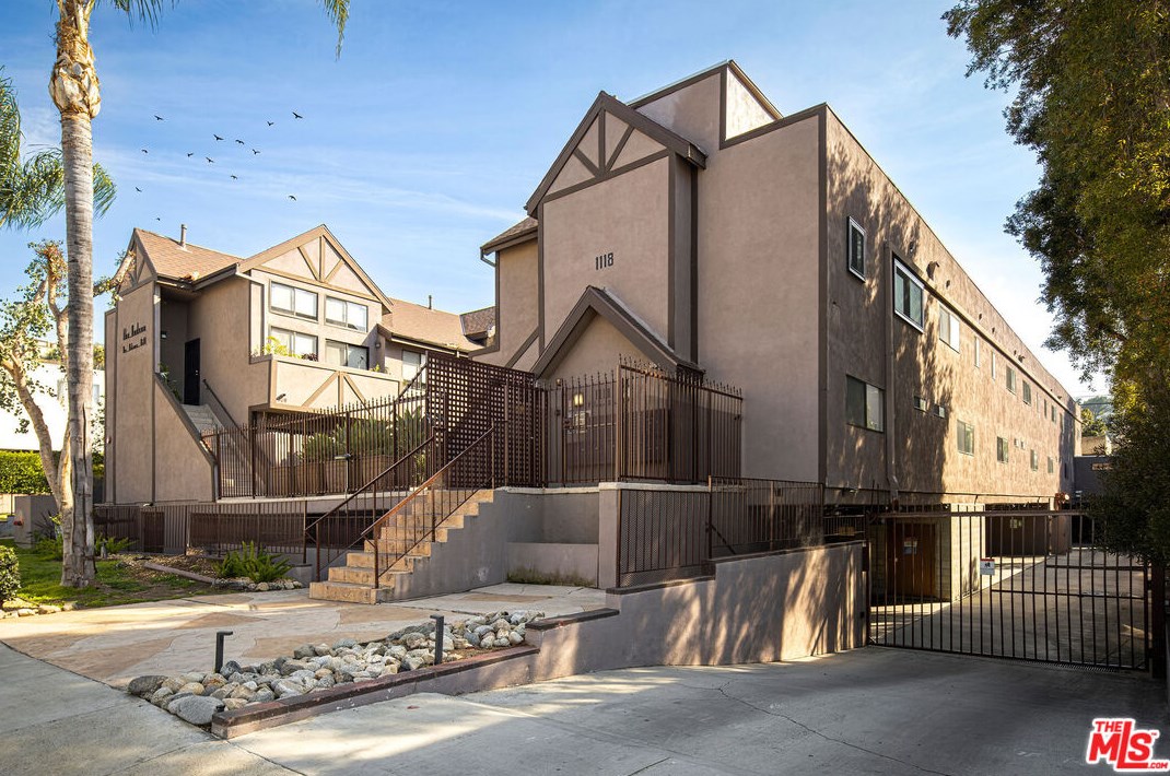 1118 Palmer Ave, Glendale CA  91205-4409 exterior