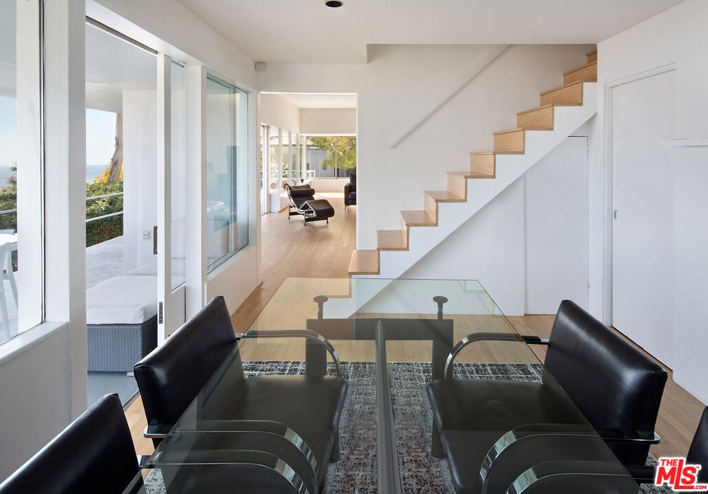 1880 Blue Heights Dr, Los Angeles CA  90069-1302 exterior