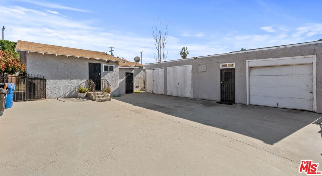4400 La Clede Ave, Los Angeles CA  90039-1233 exterior