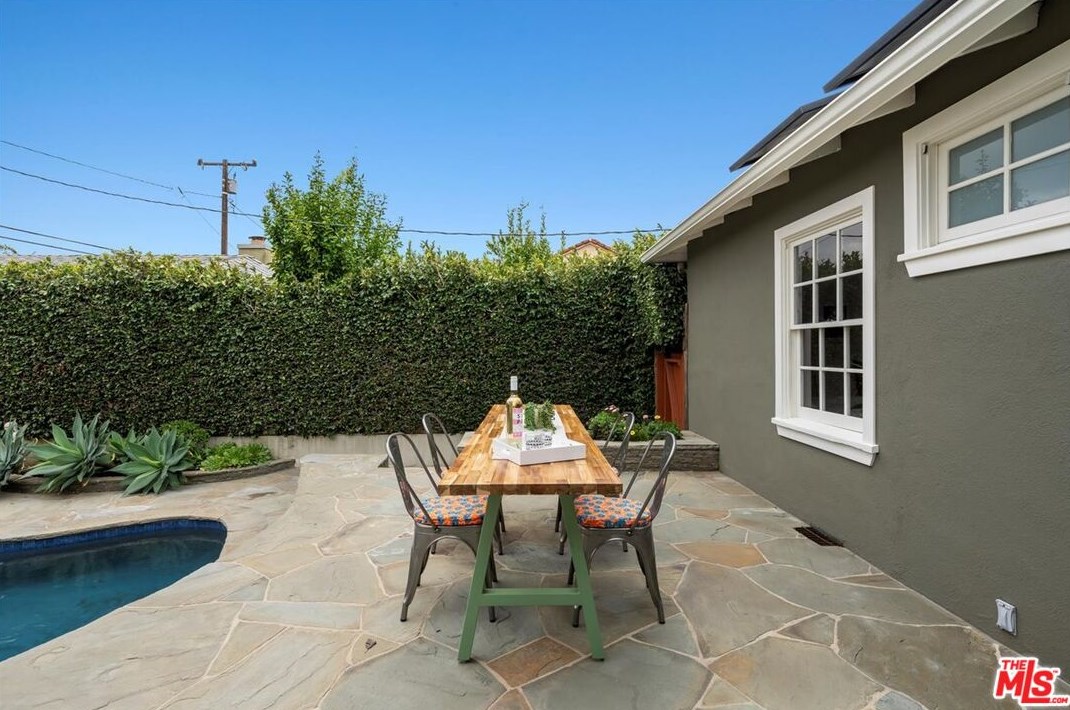 11038 Braddock Dr, Los Angeles CA  90230-4213 exterior