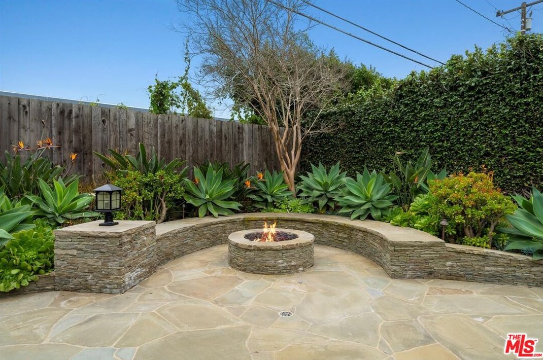 11038 Braddock Dr, Los Angeles CA  90230-4213 exterior