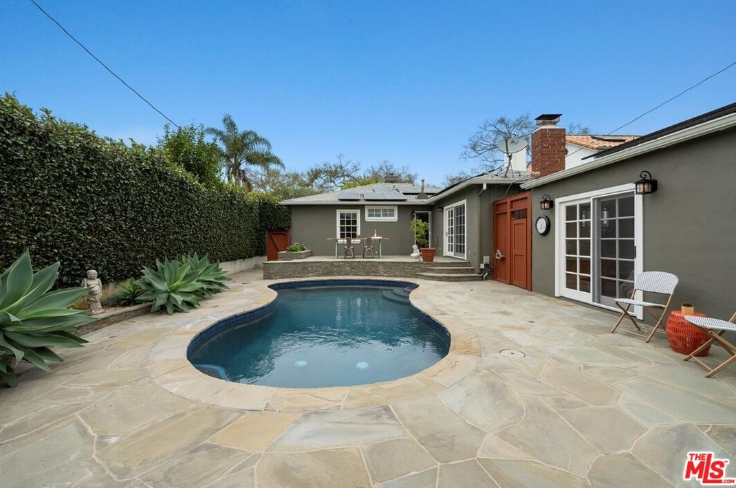 11038 Braddock Dr, Los Angeles CA  90230-4213 exterior