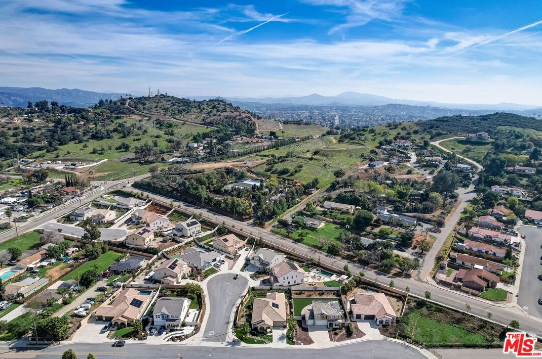 617 Lehner Ave, Escondido CA  92026-1511 exterior