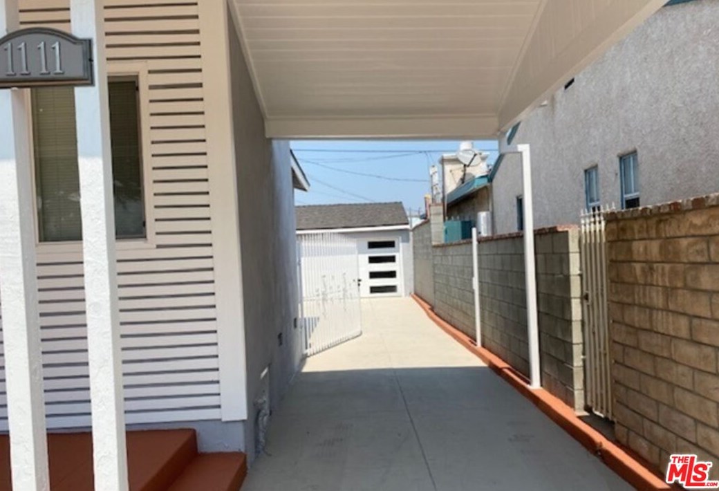 1111 83rd St, Los Angeles CA  90001-3313 exterior