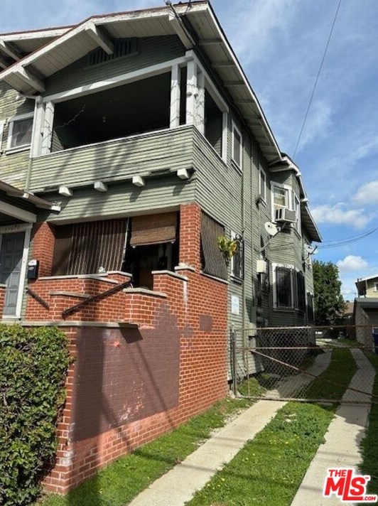 1509 Bellevue Ave, Los Angeles CA  90026-4301 exterior