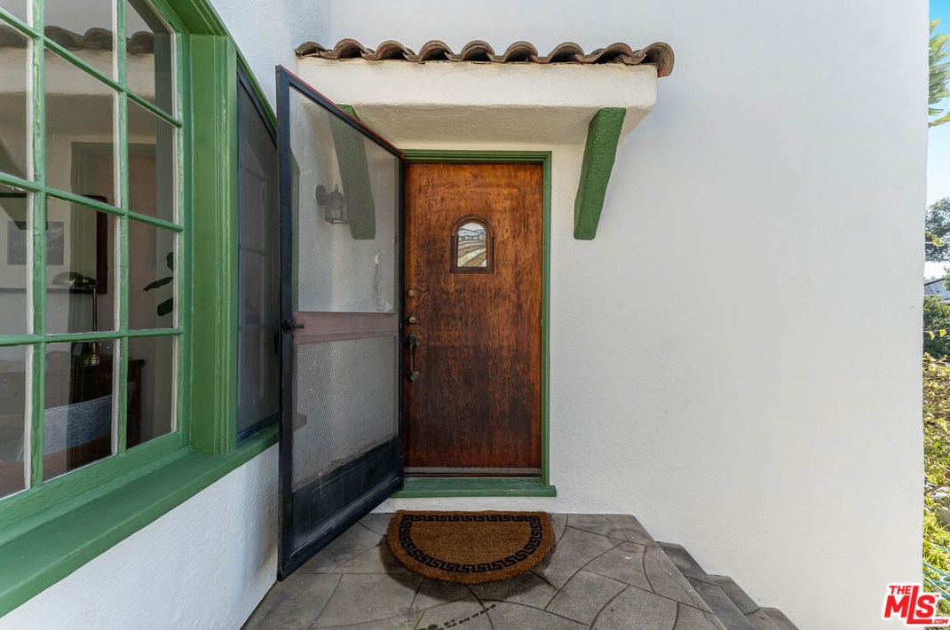 2380 Teviot St, Los Angeles CA  90039-3683 exterior