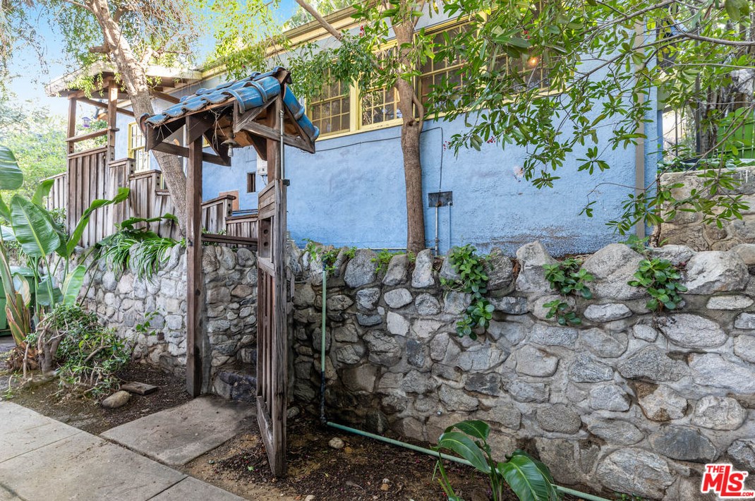 2380 Teviot St, Los Angeles CA  90039-3683 exterior