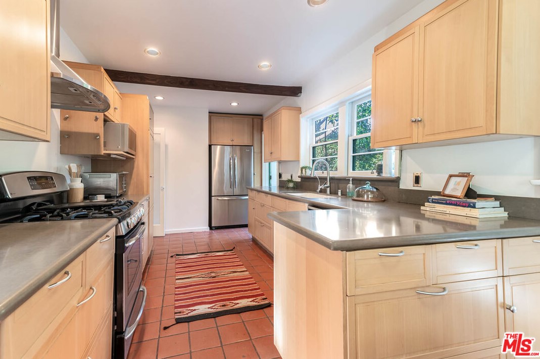 2380 Teviot St, Los Angeles CA  90039-3683 exterior