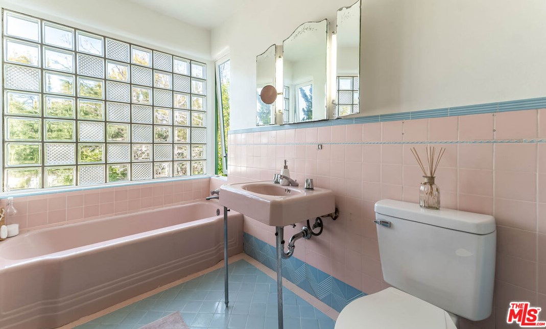 2380 Teviot St, Los Angeles CA  90039-3683 exterior