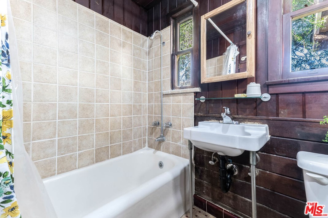 2380 Teviot St, Los Angeles CA  90039-3683 exterior