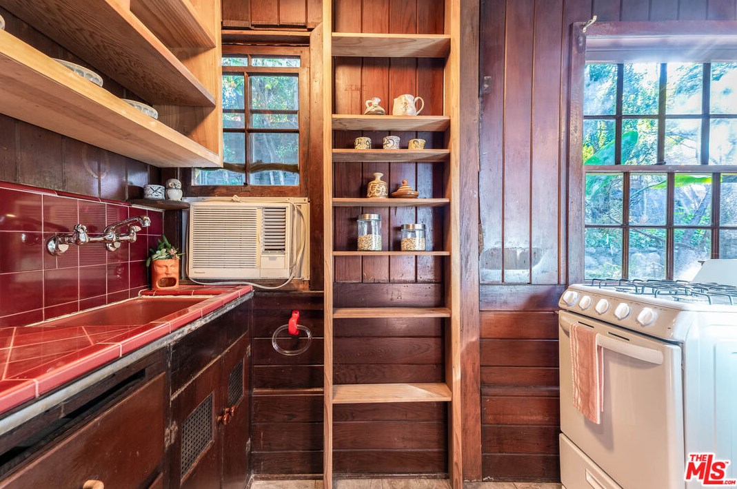 2380 Teviot St, Los Angeles CA  90039-3683 exterior