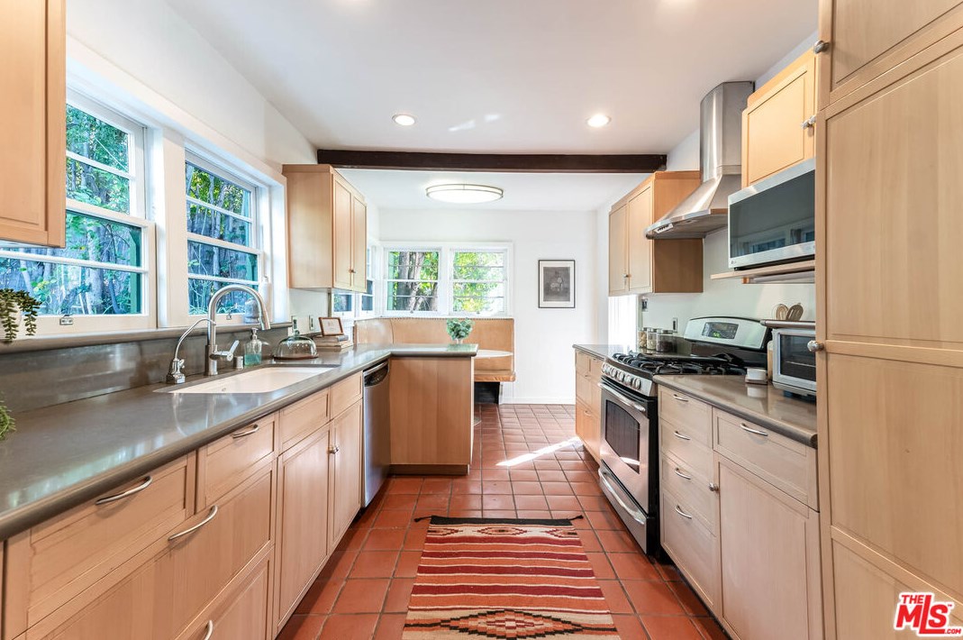 2380 Teviot St, Los Angeles CA  90039-3683 exterior