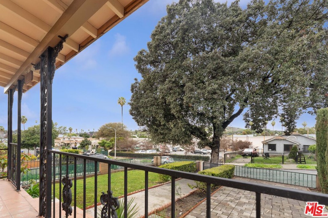 5162 Oakland St, Los Angeles CA  90032-2334 exterior