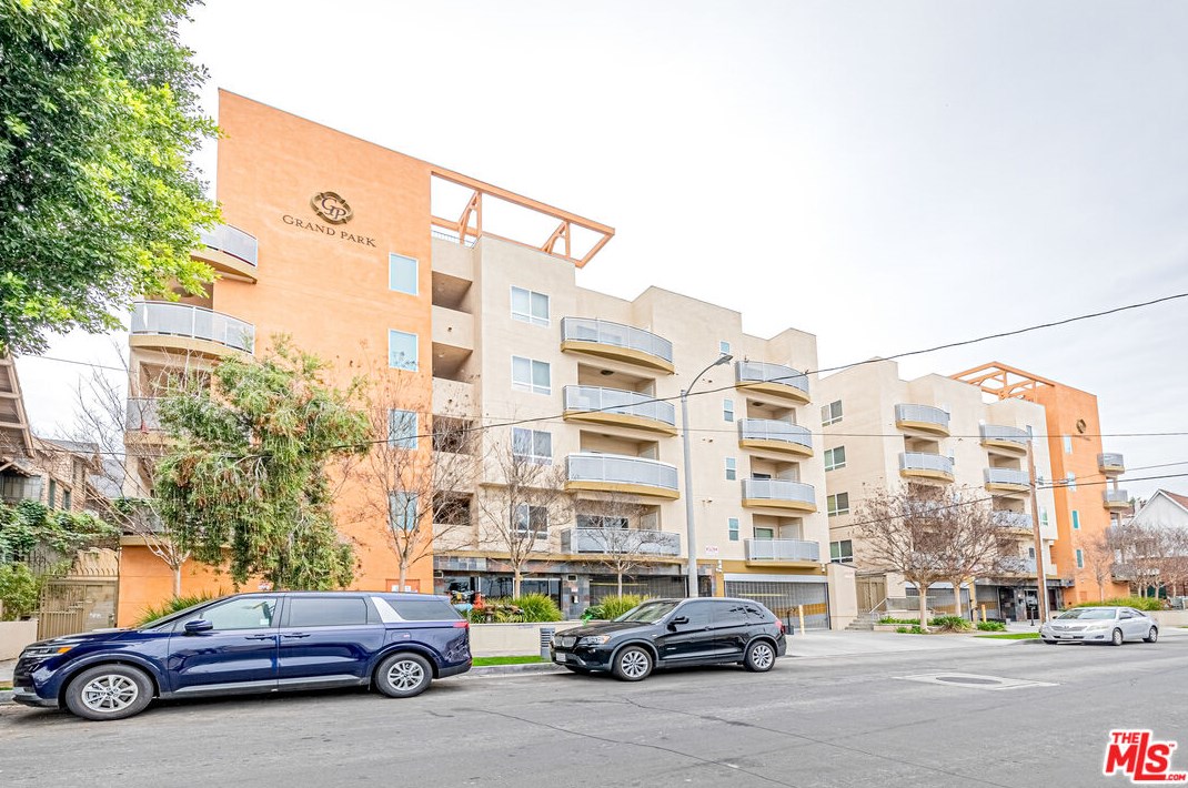 2321 10th St, Los Angeles CA 90006-2006 exterior