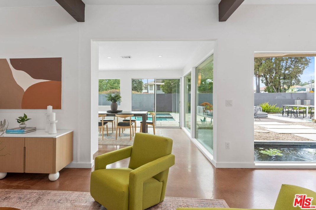 1680 Virginia Rd, Los Angeles CA  90019-5934 exterior