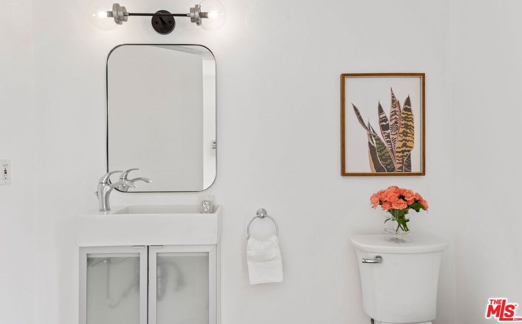 1680 Virginia Rd, Los Angeles CA  90019-5934 exterior