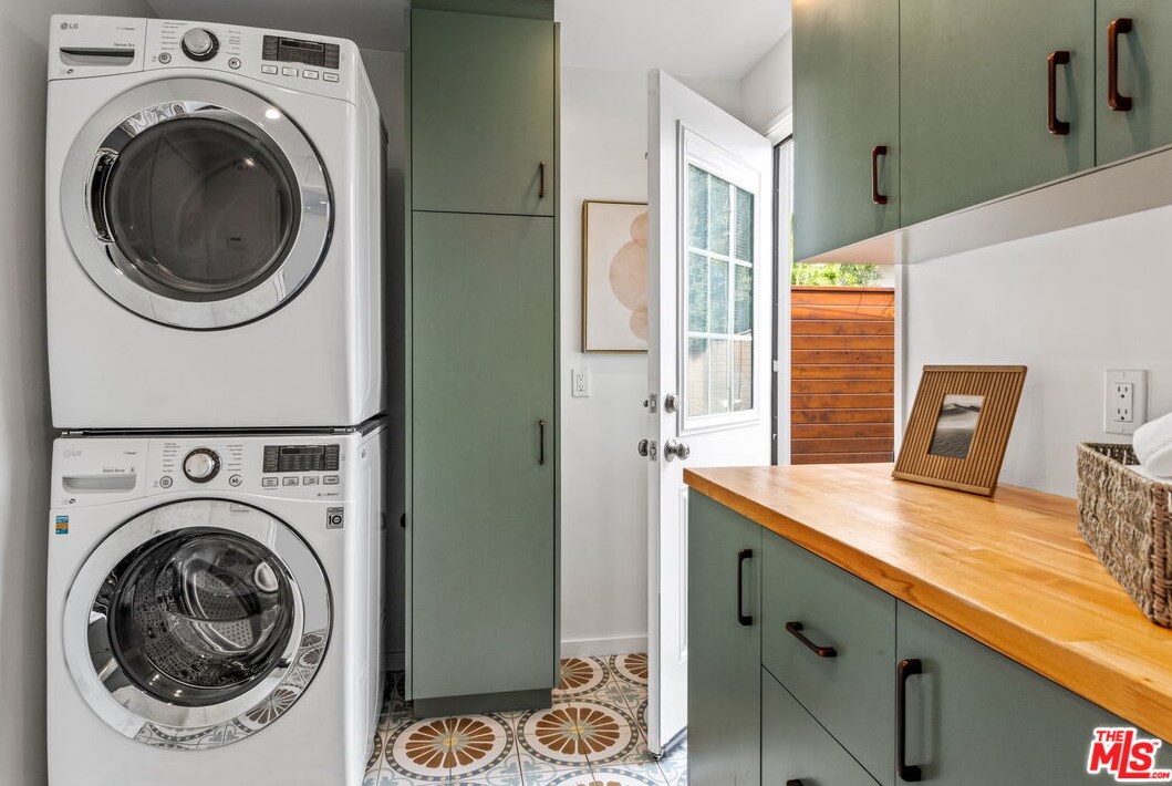 1680 Virginia Rd, Los Angeles CA  90019-5934 exterior