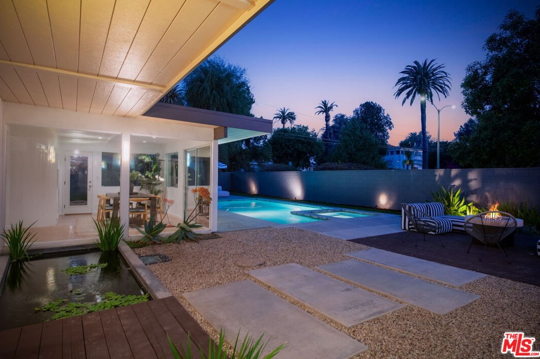 1680 Virginia Rd, Los Angeles CA  90019-5934 exterior