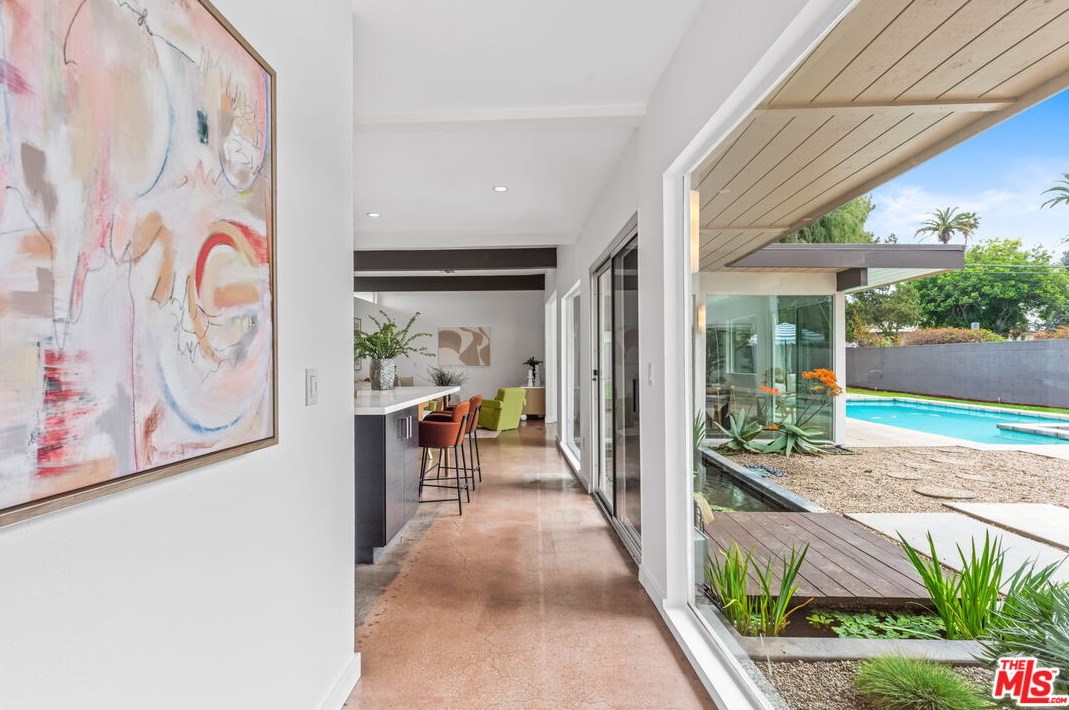 1680 Virginia Rd, Los Angeles CA  90019-5934 exterior