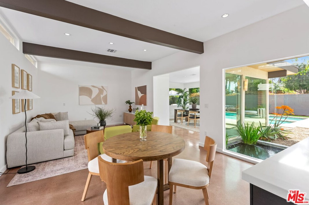 1680 Virginia Rd, Los Angeles CA  90019-5934 exterior