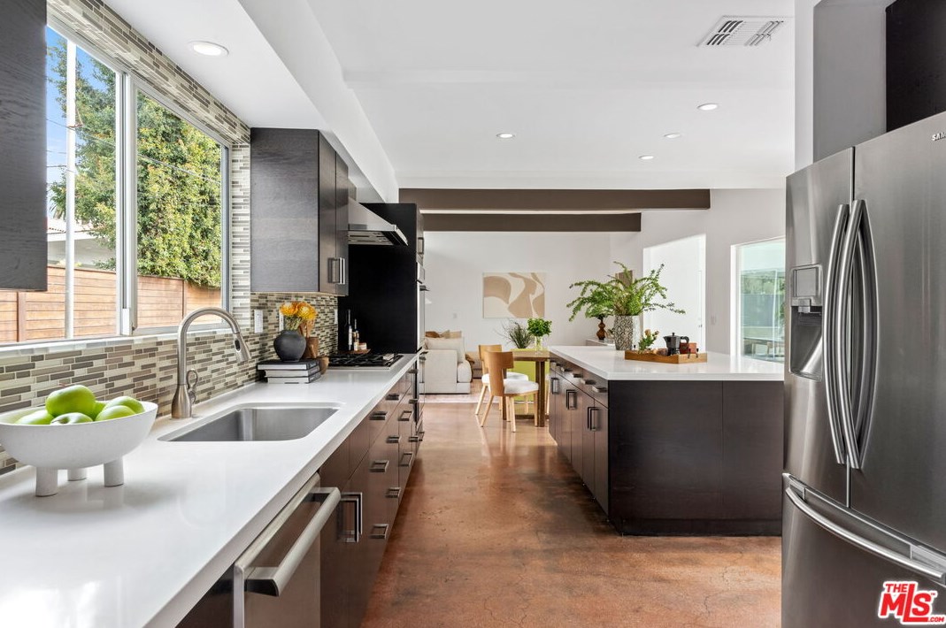 1680 Virginia Rd, Los Angeles CA  90019-5934 exterior