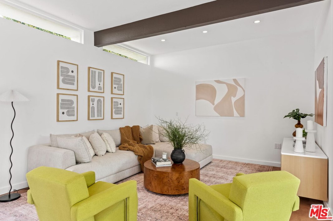 1680 Virginia Rd, Los Angeles CA  90019-5934 exterior