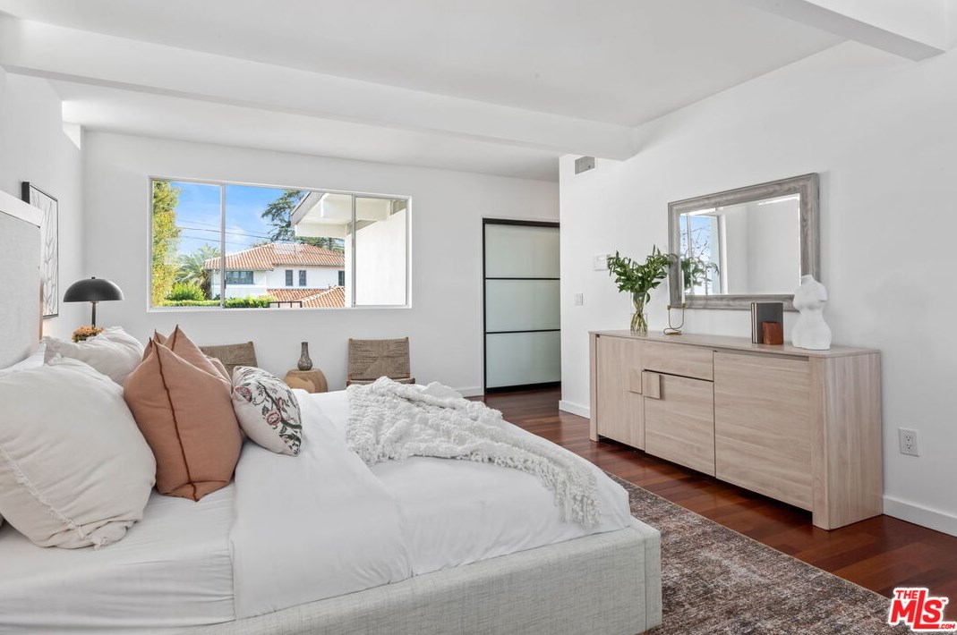 1680 Virginia Rd, Los Angeles CA  90019-5934 exterior