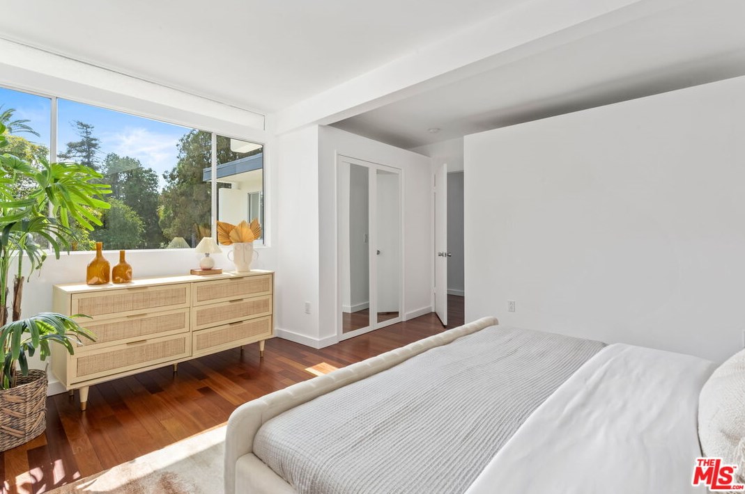 1680 Virginia Rd, Los Angeles CA  90019-5934 exterior