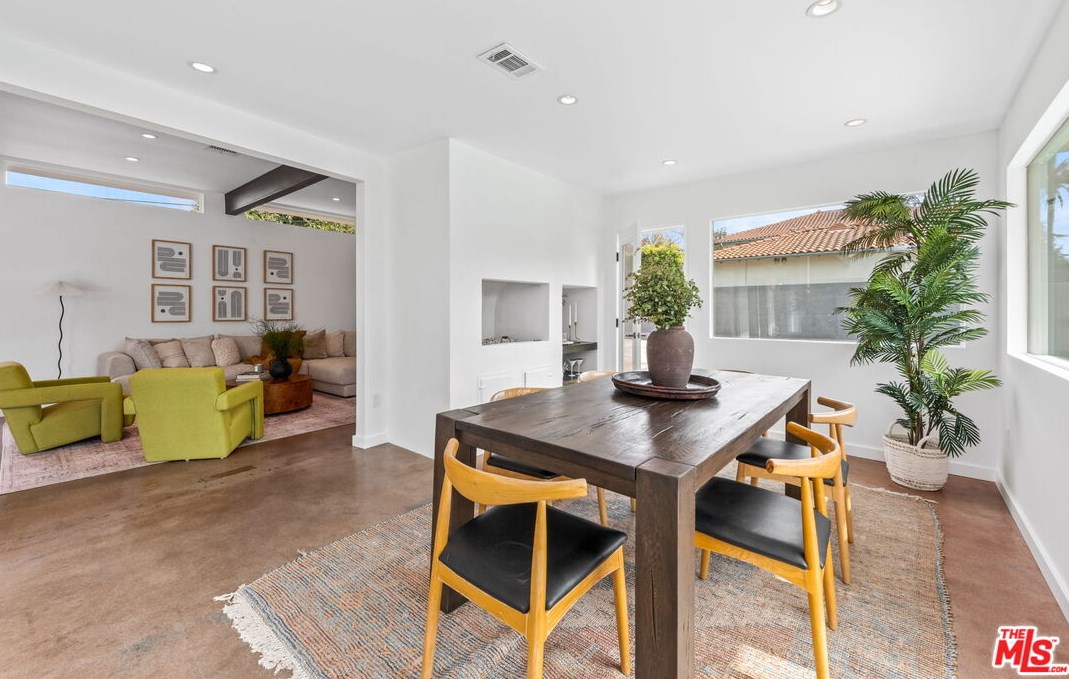 1680 Virginia Rd, Los Angeles CA  90019-5934 exterior