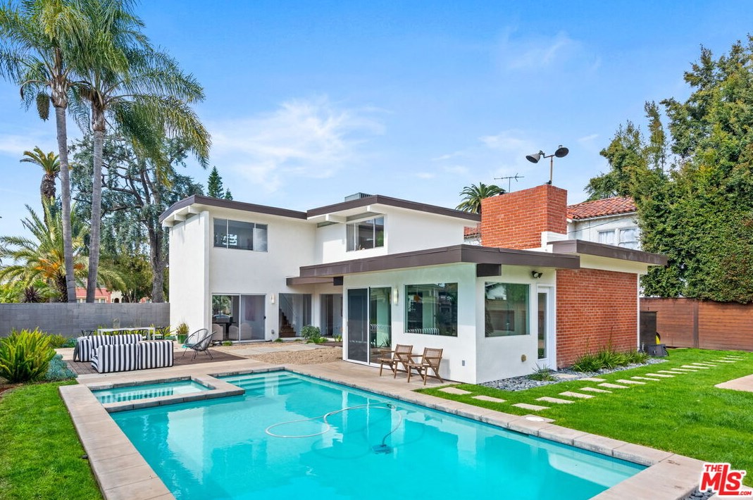 1680 Virginia Rd, Los Angeles CA  90019-5934 exterior