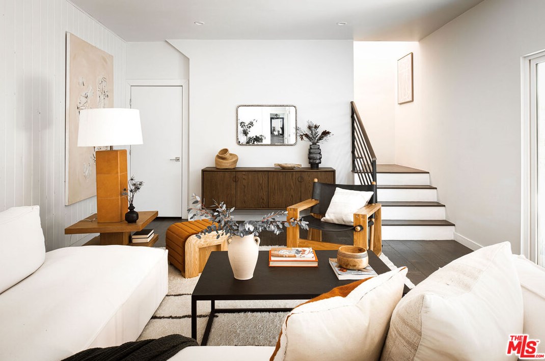 1664 Redesdale Ave, Los Angeles CA  90026-1654 exterior