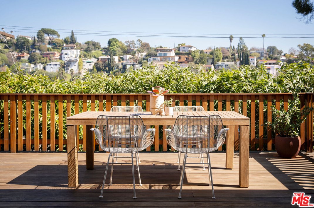 1664 Redesdale Ave, Los Angeles CA  90026-1654 exterior