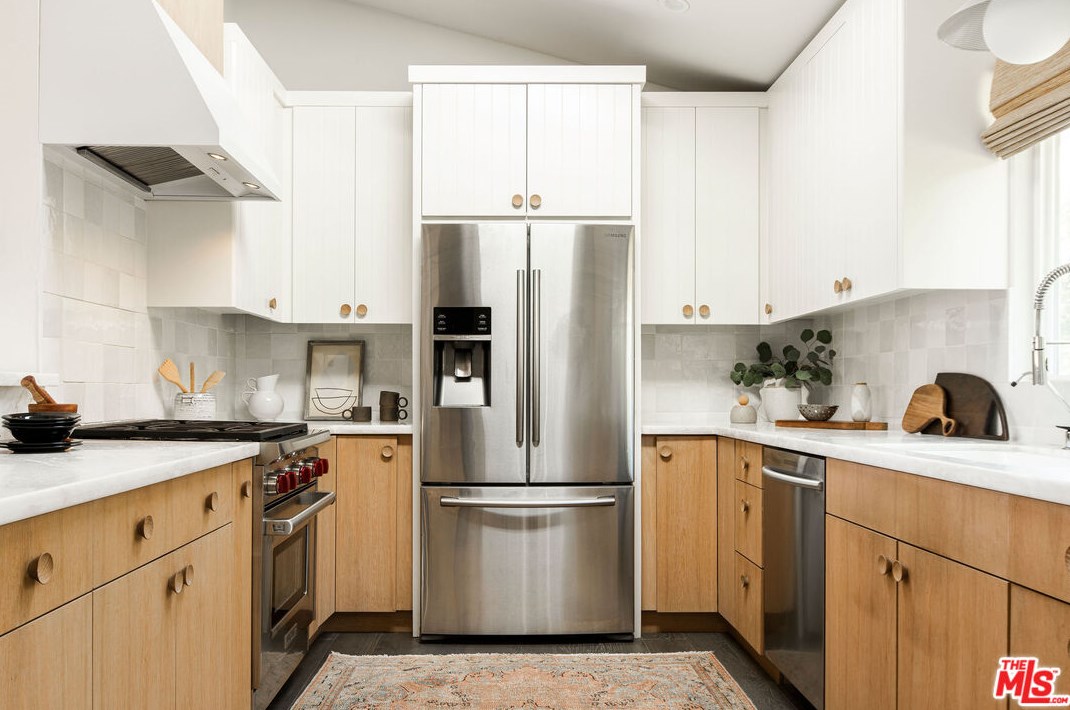 1664 Redesdale Ave, Los Angeles CA  90026-1654 exterior