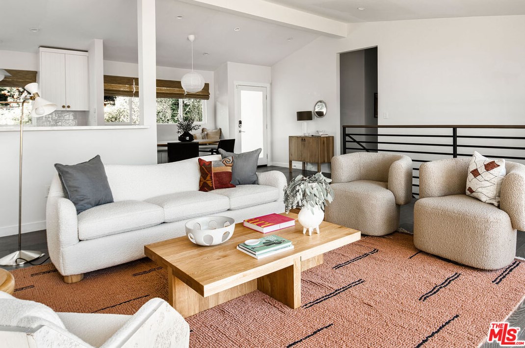 1664 Redesdale Ave, Los Angeles CA  90026-1654 exterior