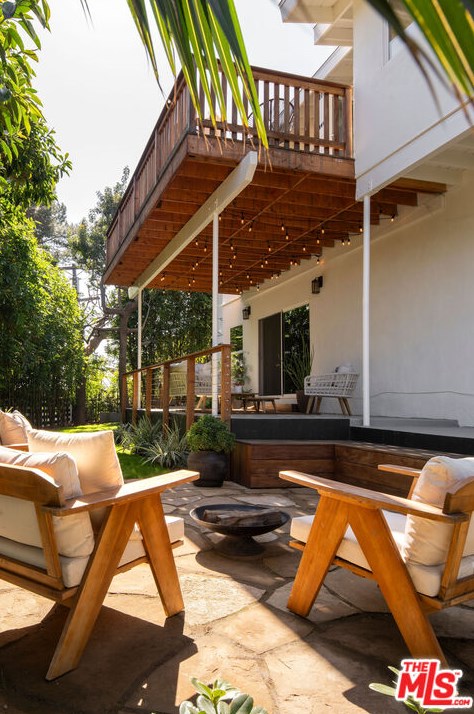 1664 Redesdale Ave, Los Angeles CA  90026-1654 exterior