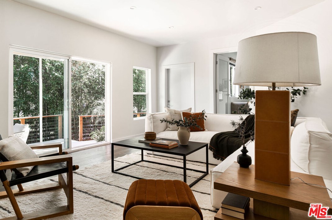 1664 Redesdale Ave, Los Angeles CA  90026-1654 exterior