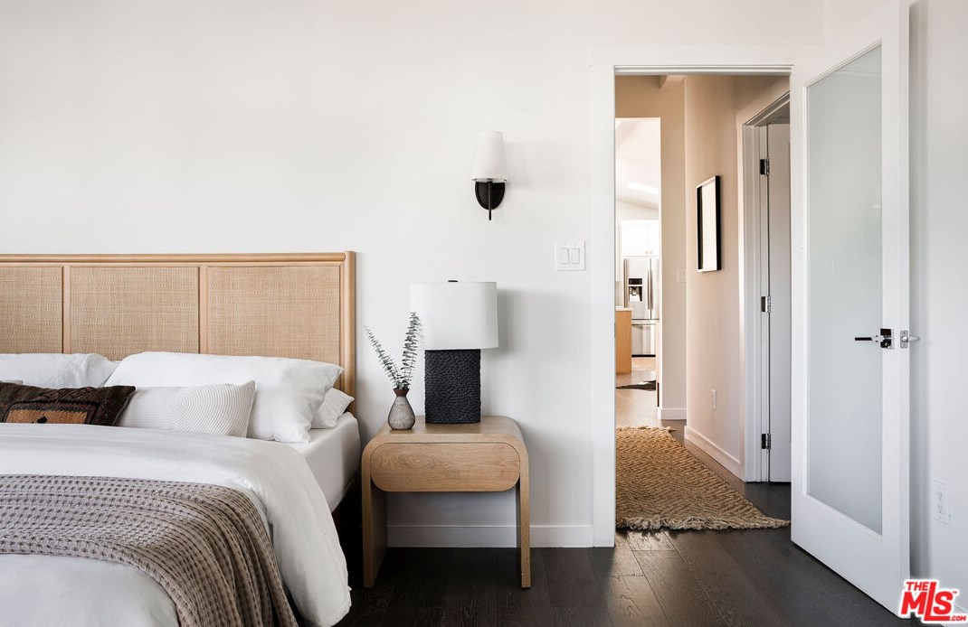 1664 Redesdale Ave, Los Angeles CA  90026-1654 exterior